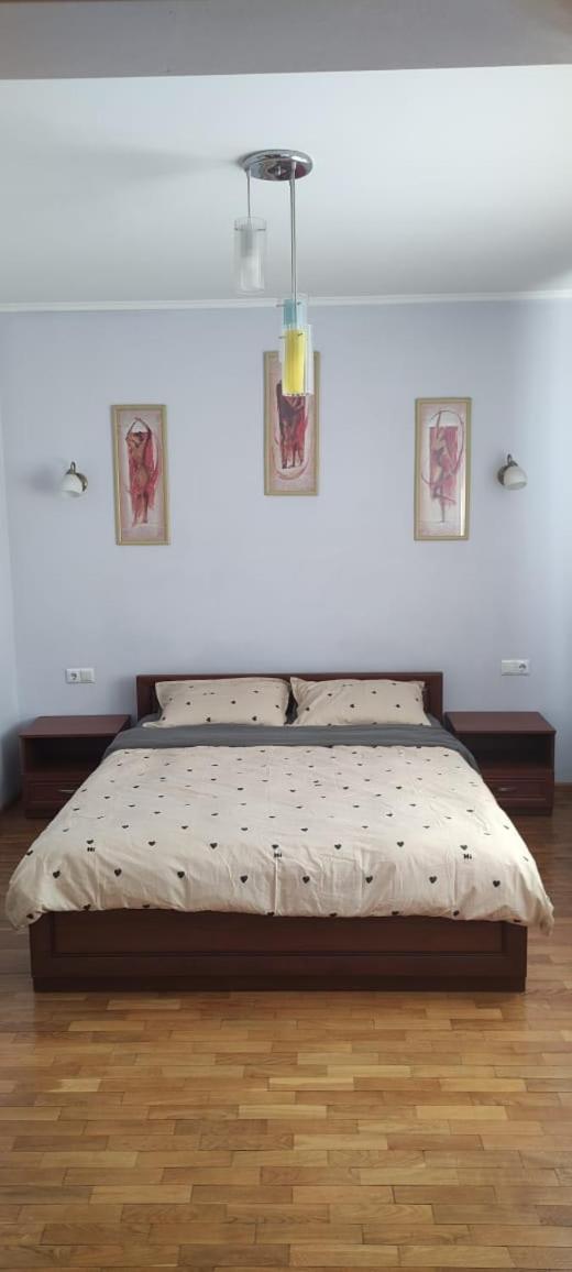 Apartment On Tole Bi Almaty Bagian luar foto